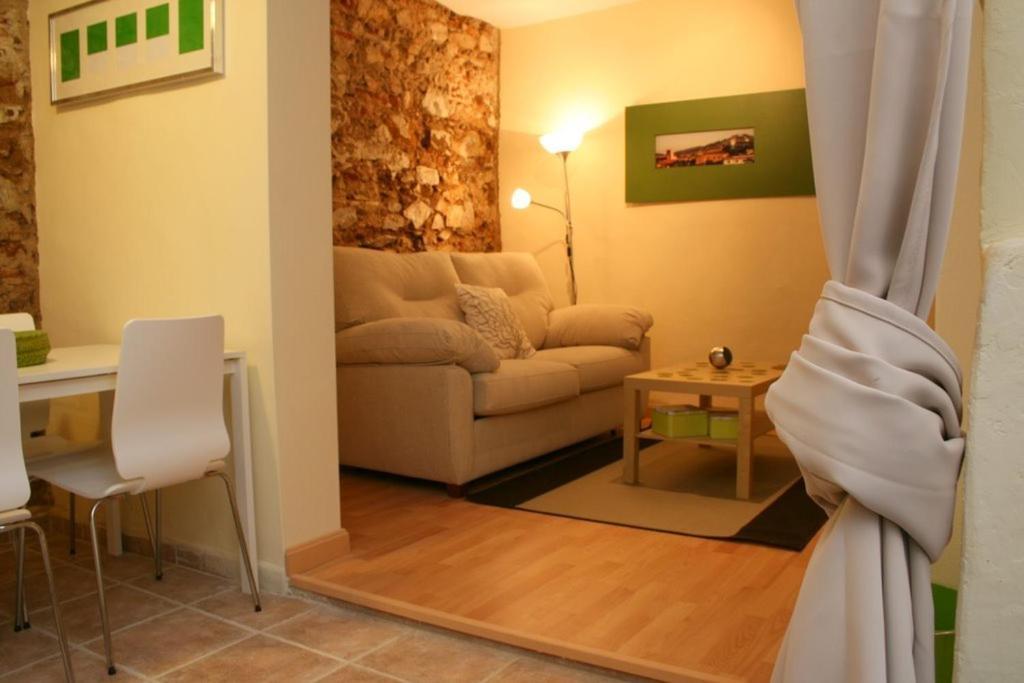 Apartamentos Caces Pokoj fotografie