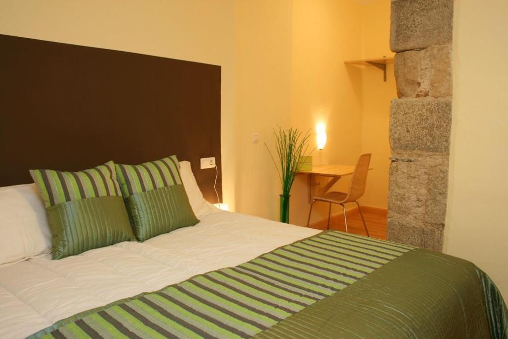 Apartamentos Caces Pokoj fotografie