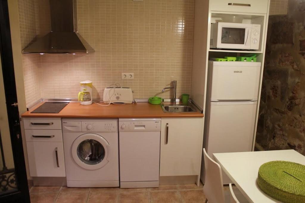 Apartamentos Caces Pokoj fotografie